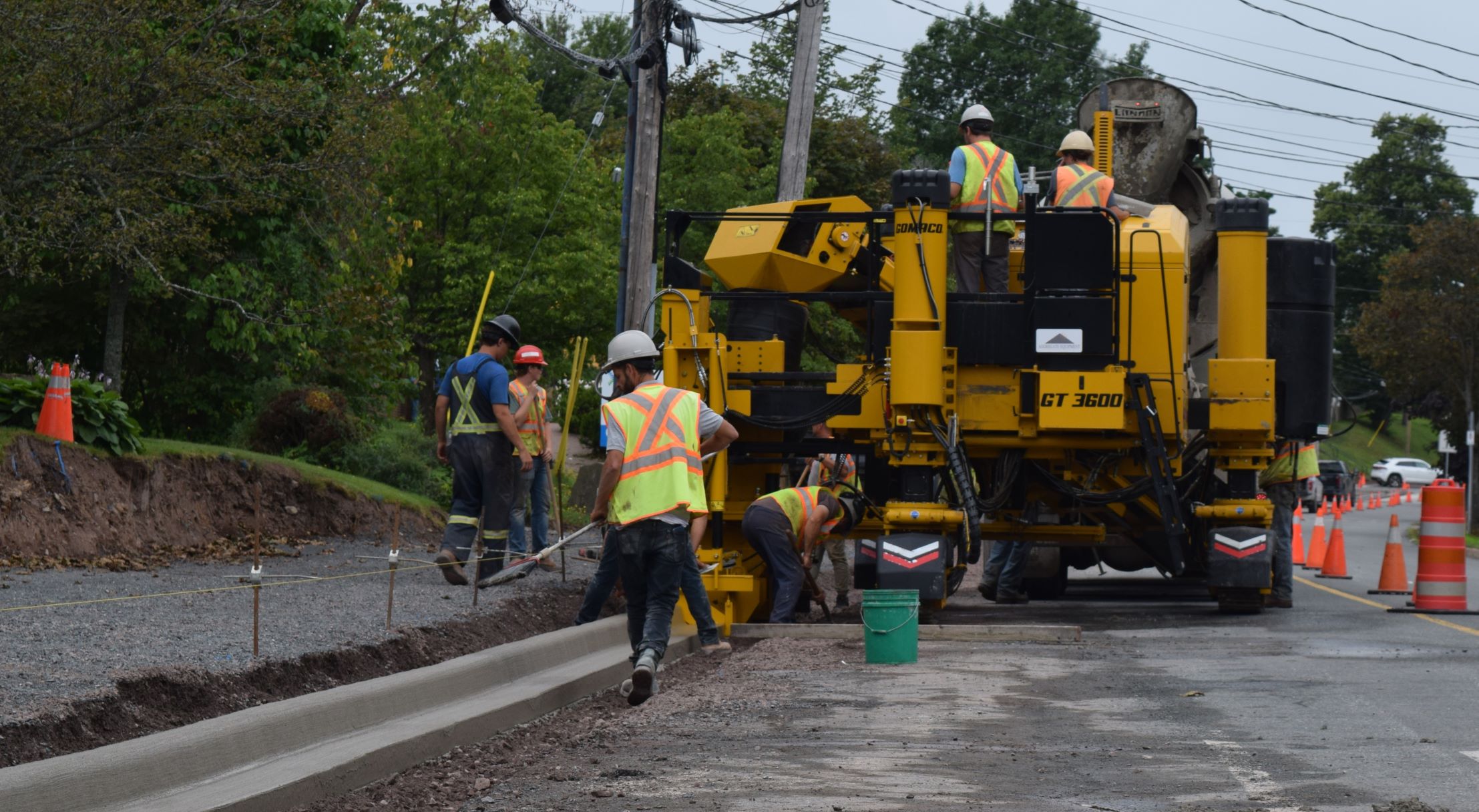 Curb pour August 19